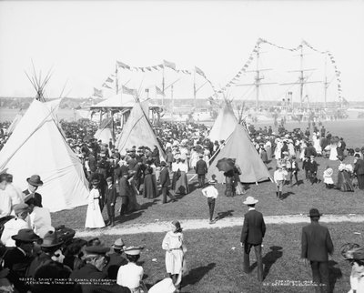 Célébration du canal de Saint Mary, tribune officielle et village indien, vers 1905 - Detroit Publishing Co.